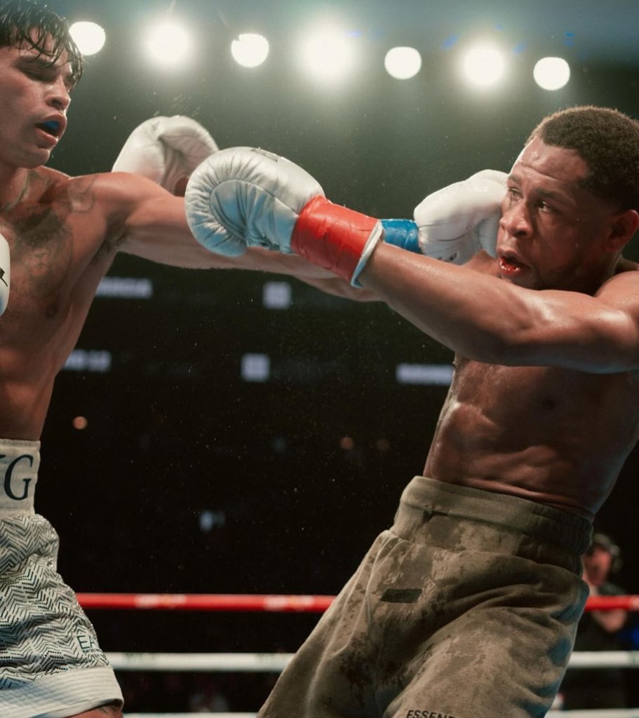therealestdmo's tweet photo. @Realdevinhaney Buddy got dog walked out of 140 😂😂 https://t.co/7AOE3lsJoO