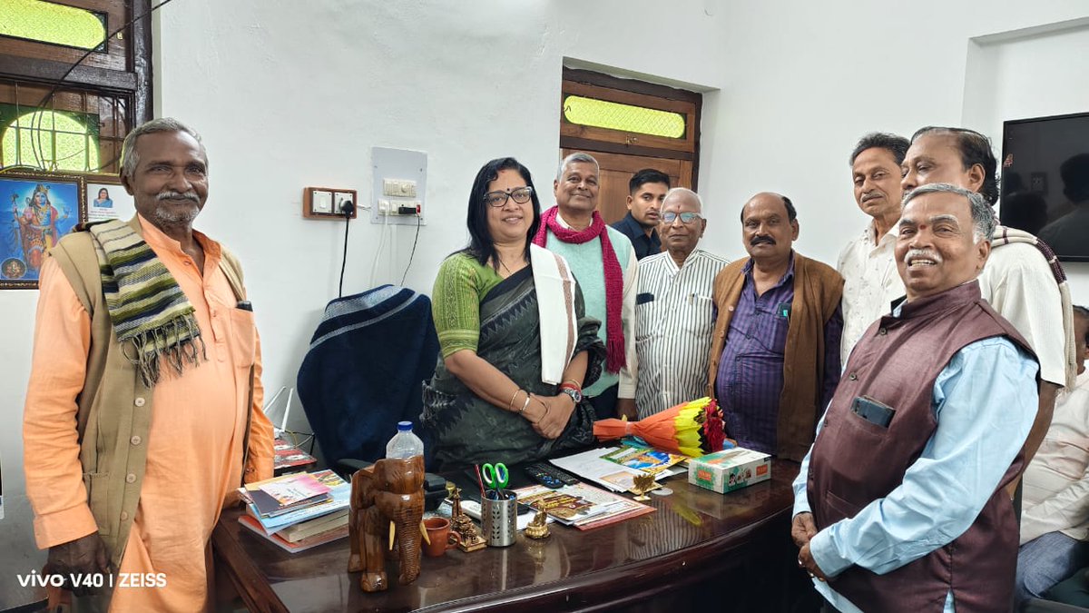 AnitaSubhadars1's tweet photo. ଆଜି ପ୍ରାତଃ ସମୟରେ ଢୁଙ୍କାପଡା ସ୍ଥିତ ଆବାସିକ କାର୍ଯ୍ୟାଳରେ ଜନସାଧାରଣ ମାନଙ୍କ ସହ ଭେଟିଲି। 

ସଂସଦୀୟ କ୍ଷେତ୍ରର ବିଭିନ୍ନ ଉନ୍ନୟନ ମୂଳକ କାର୍ଯ୍ୟ ସମ୍ପର୍କରେ ଆଲୋଚନା କରିବା ସହ ସେମାନଙ୍କ ଅଭିଯୋଗ ଶୁଣିଲି ଏବଂ ସମାଧାନ ପାଇଁ ପ୍ରତିଶ୍ରୁତି ପ୍ରଦାନ କଲି।

#AskaPC https://t.co/UzVTG9c2wX