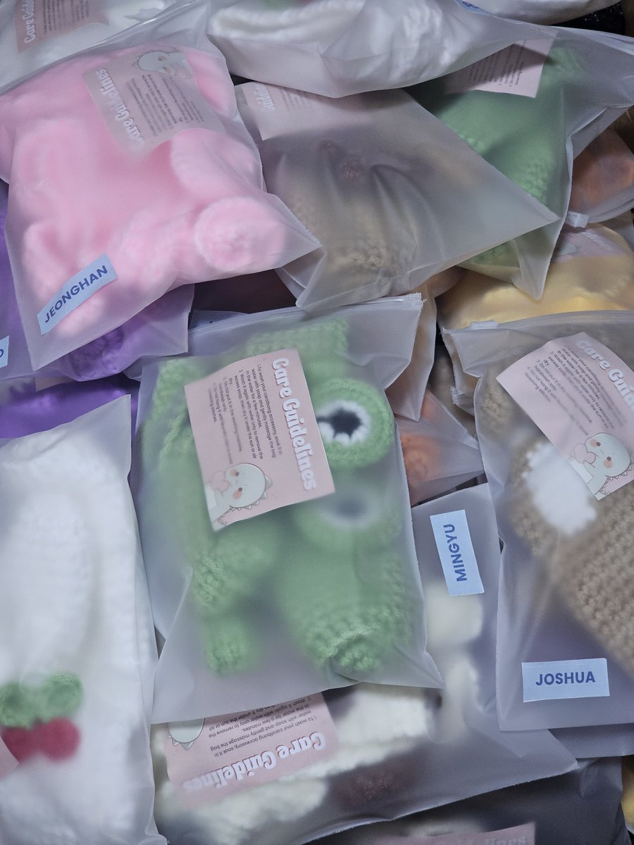 ⋆.˚⟡ ࣪ ˖ Seventeen Right Here in Bulacan Freebies⋆.˚⟡ ࣪ ˖ 

—Caratbong Pouches (All members available)
💎 strictly 1:1
💎available on D1 and D2
💎dm for trades

see you carats!