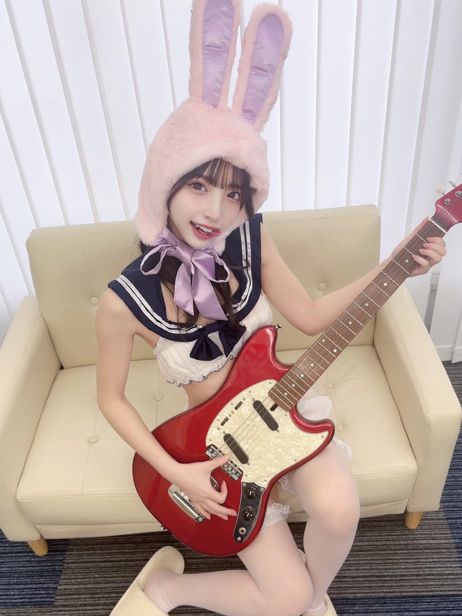 みんな元気ー？🥰🐰✨️🎸🫰
