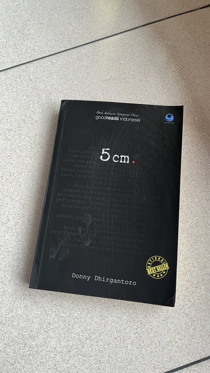 croissvnts's tweet photo. wts preloved buku 5cm novel 

45k 
(incl adm and packing🍊)

dom medan, boleh nego

condi ada di twt bawah https://t.co/PLTAjSnGfd