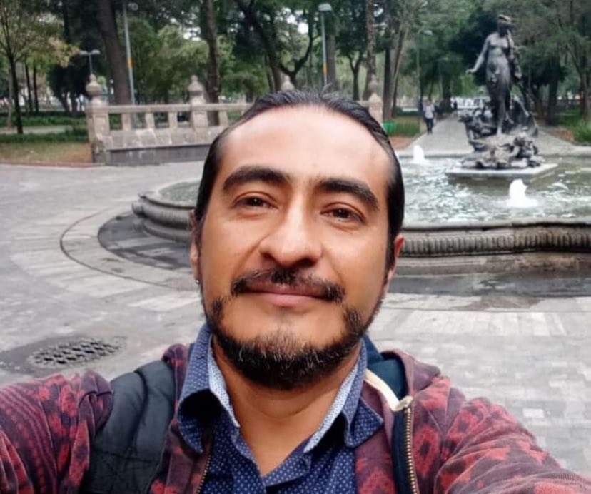 Hey chilanga banda, conocen a Moy? Lo han visto estos últimos días? Su familia en Chiapas quiere saber de él, que se comunique con ellos pues están preocupados. Moysés es fotoperiodista y recurre al gremio en busca de apoyo. Si tienen alguna noticia porfa informen al 9671340474