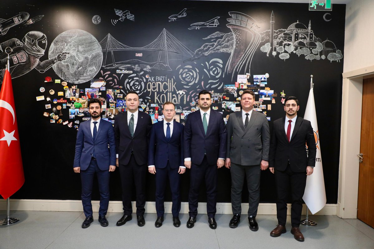 İzmir İl Gençlik Kolları Başkanlığı görevi Mehmet Emin İçelli kardeşimize emanet. Başarılar dilerim.

Görevi devreden Recep Tayyip Taslak kardeşimize şimdiye kadar yapmış olduğu çalışmalardan dolayı teşekkür ederim. 

İzmir’imize hayırlı olsun.