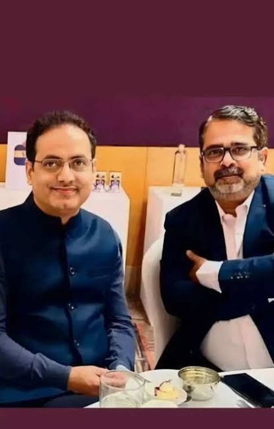 Akanksha0004's tweet photo. शुभांकर मिश्रा अपने पॉडकास्ट में अवध ओझा सर से पूछते है।

 कि खान सर और विकास दिव्यकीर्ति सर में से कौन बेहतर है?

जिसमें अवध ओझा सर का जवाब होता है खान सर। लेकिन मेरे हिसाब से विकास दिव्यकीर्ति ही दोनों शिक्षकों से बेहतर है।

बाकी आपकी क्या राय है..!?😇 https://t.co/V4VC8cbCWp