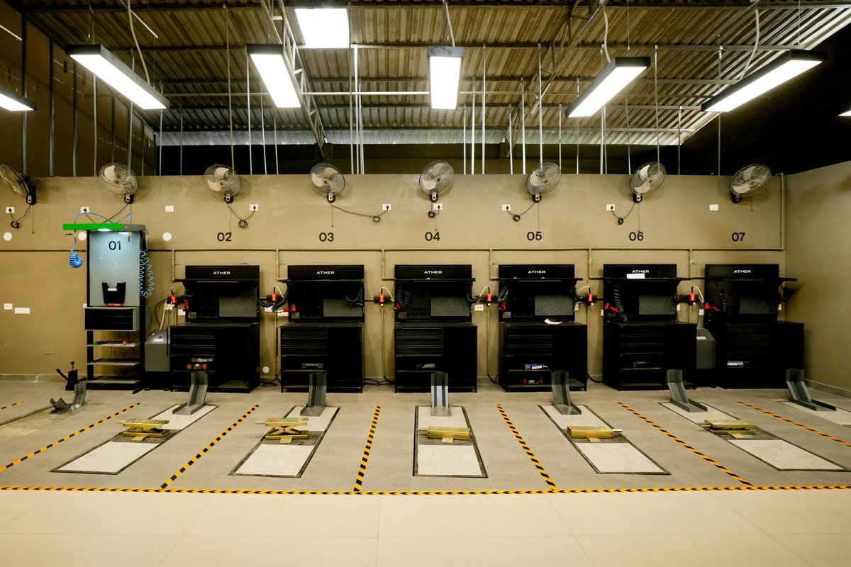 tarunsmehta's tweet photo. The first Ather Gold Service Centre is now live in Trivandrum, built from the ground up to meet our new service centre standards.

Over the last few months, we’ve upgraded more than 25 existing service centres to these new standards. This means better efficiency and an improved overall experience for our customers – with modified workbenches, ExpressCare for 60-minute periodic maintenance, comfortable lounges (with coffee!) while you wait, and more.

Here’s a look at the new Ather Gold Service Centre in Trivandrum!