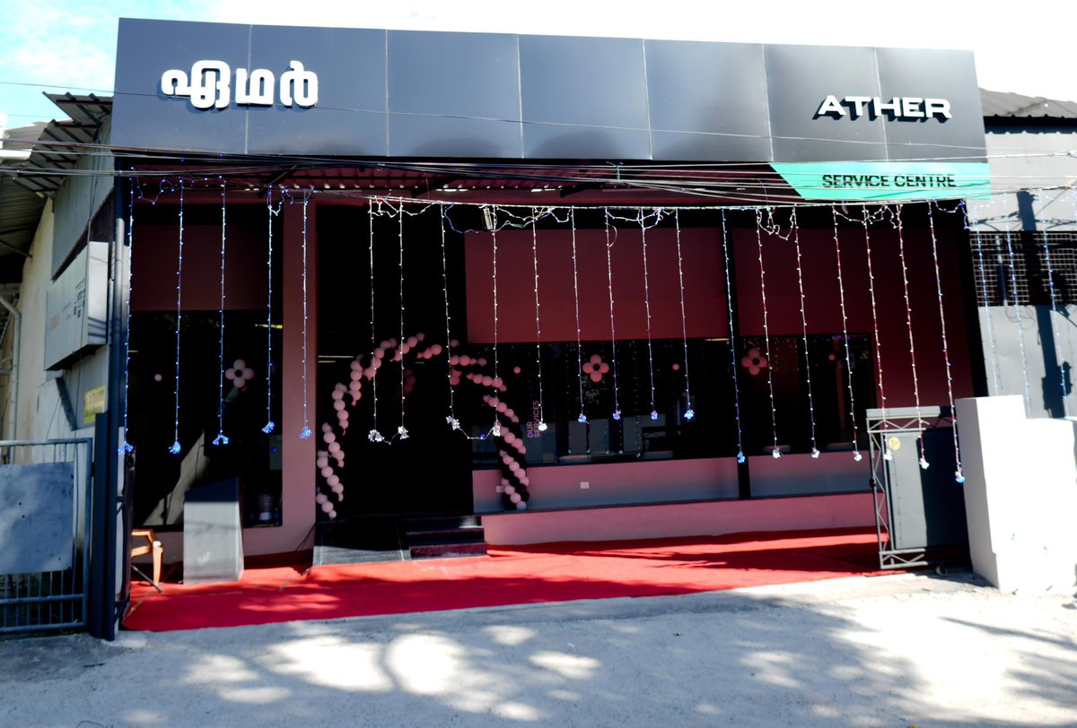 tarunsmehta's tweet photo. The first Ather Gold Service Centre is now live in Trivandrum, built from the ground up to meet our new service centre standards.

Over the last few months, we’ve upgraded more than 25 existing service centres to these new standards. This means better efficiency and an improved overall experience for our customers – with modified workbenches, ExpressCare for 60-minute periodic maintenance, comfortable lounges (with coffee!) while you wait, and more.

Here’s a look at the new Ather Gold Service Centre in Trivandrum!