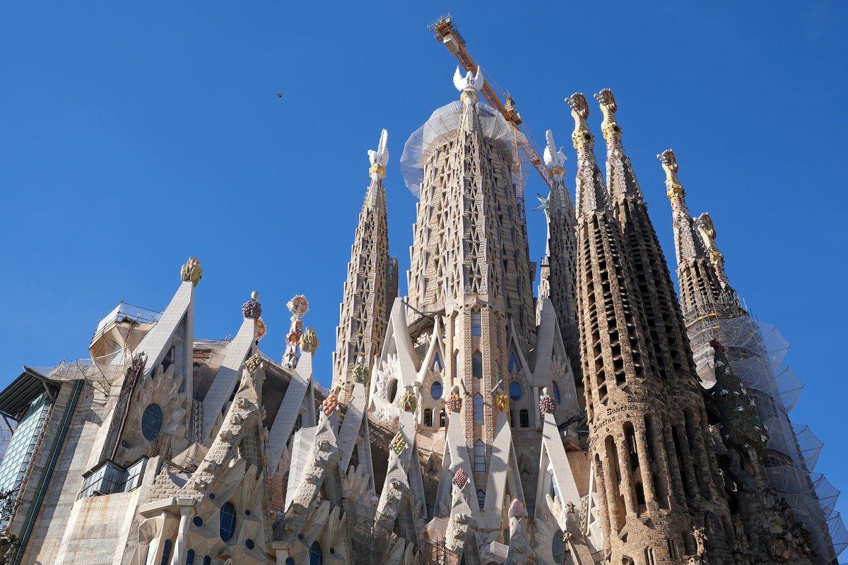 Aquesta setmana a 'El taller del lutier', el doctor Galdric Santana ens parlarà de l'interès de Gaudí pel món de les campanes i la presència d'aquestes en la <a href="/sagradafamilia/">La Sagrada Família</a>. I <a href="/CristinaRaurich/">Cristina AlísRaurich</a> ens portarà els seus #Sonsllunyans.   Dissabte a les 10 h, a Catalunya Música.
