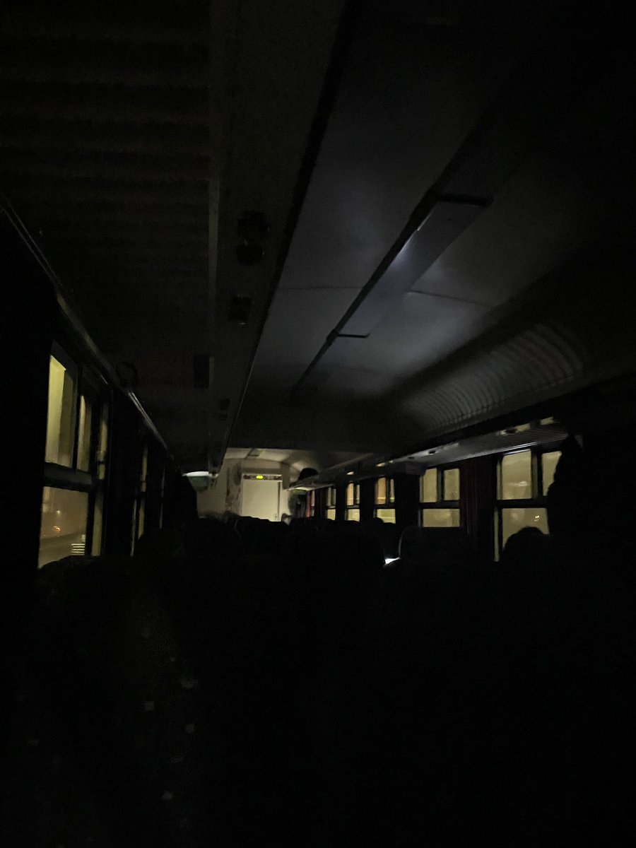 bennievanisterb's tweet photo. Gezellig op de trein vandaag @NMBS #geenlicht P7002 
Het ergste is dat er niemand meer van opkijkt https://t.co/qCiF0Xa44w