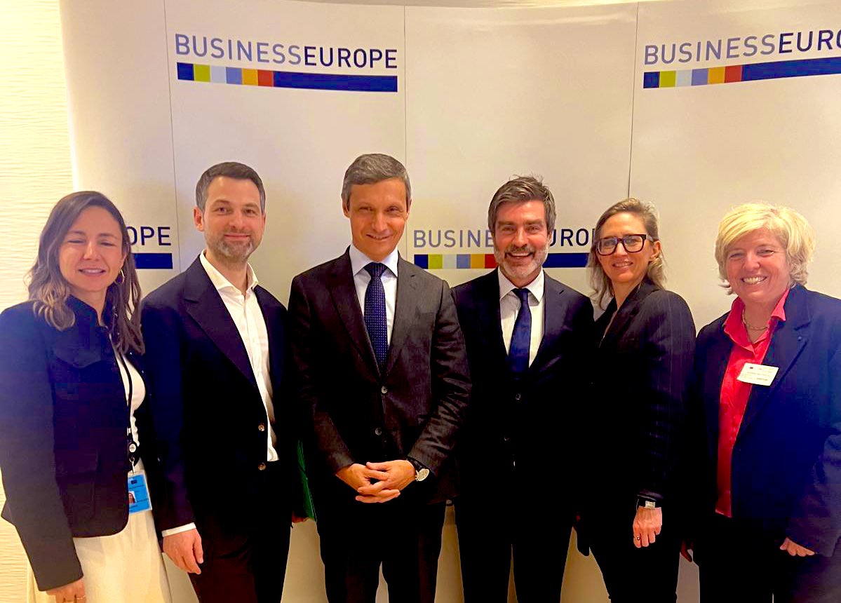 Quelques semaines avant la visite d’Etat du Président de la République <a href="/EmmanuelMacron/">Emmanuel Macron</a> au #Portugal, le <a href="/medef/">Mouvement des Entreprises de France</a> en action avec son homologue <a href="/cip_empresarial/">CIP - Confederação Empresarial de Portugal</a> pour contribuer à la composante économique de nos relations bilatérales. Nous serons présents à Lisbonne et Porto. 🇫🇷🇵🇹