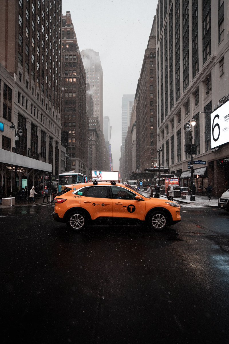 jenyapix's tweet photo. Love freezing action, that’s my life. 
Specially when hen it’s #NYC 
#photooftheday https://t.co/q80pugLVqj