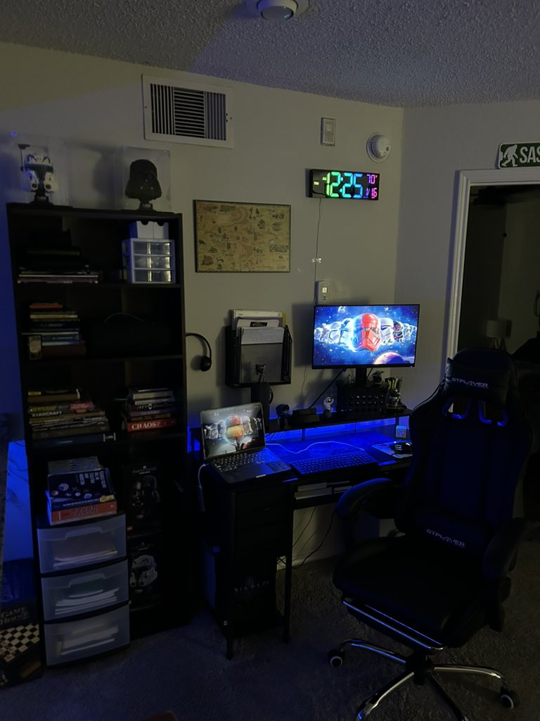 JazukiGaming's tweet photo. The set up ❄️ #gamingsetup #gamingset https://t.co/Ez2e5ySowU