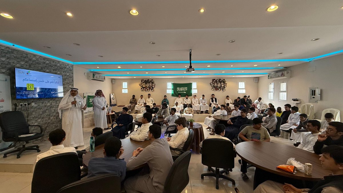 تكريم منسق الموهوبين بالمدرسة أ/عبدالله فلمبان لتميز المدرسة في تحقيق مؤشر التسجيل في الأولمبياد الوطني للإبداع #إبداع_2025  بحضور مدير المدرسة أ/ محمد الزايدي ومشرف الموهوبين أ/ عادل الجاوي