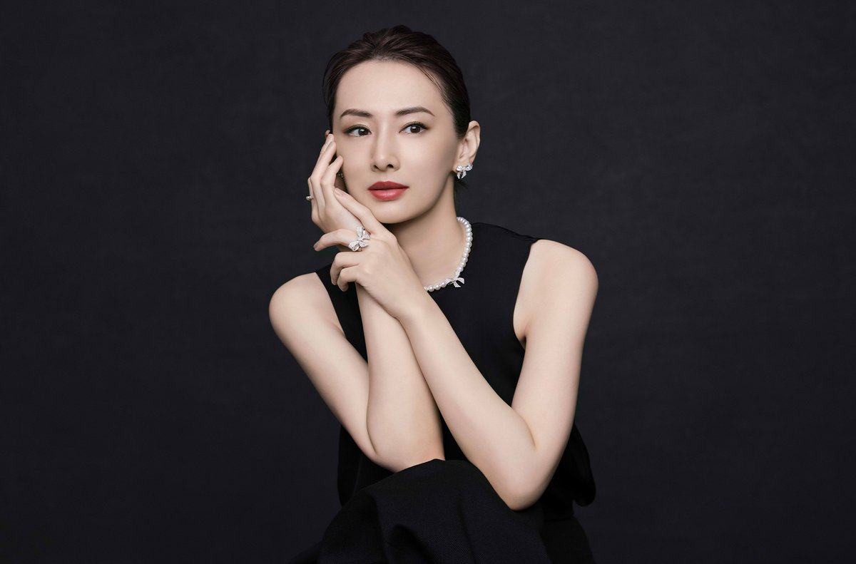 oricon's tweet photo. 北川景子、輝くジュエリーで気品あふれる💎
『ミキモト』新作コレクションムービー出演

🎥自身のジュエリー購入のタイミングは❓
「節目になんだかんだと理由をつけて…」
https://t.co/3DxD9WeI0g

 #北川景子 @KKeiko_official https://t.co/Jkh6Y10M2N