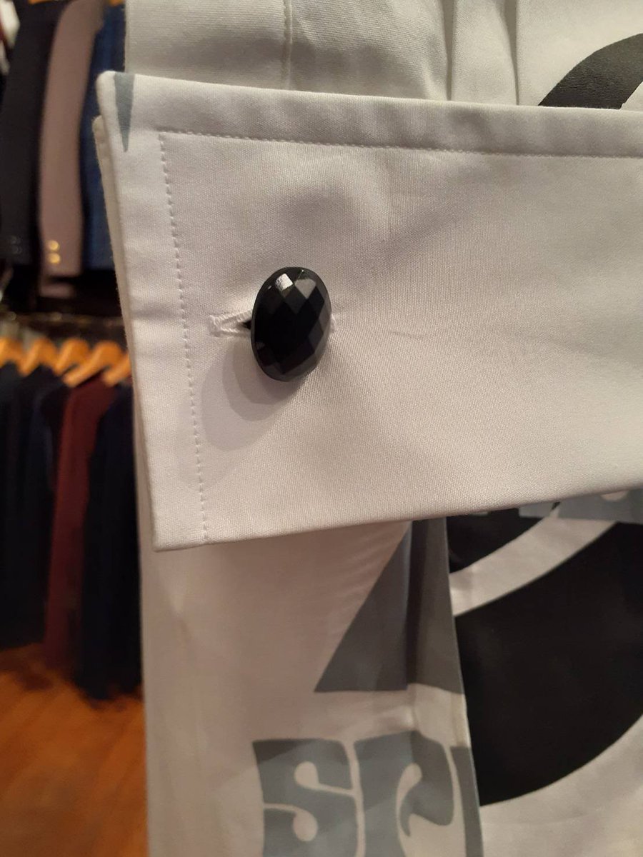 mudrone's tweet image. 袖はダブルカフス仕様、ガラスボタンのカフスでスペースパワアを感じ取って下さい！
#スペースメン3
#spacemen3