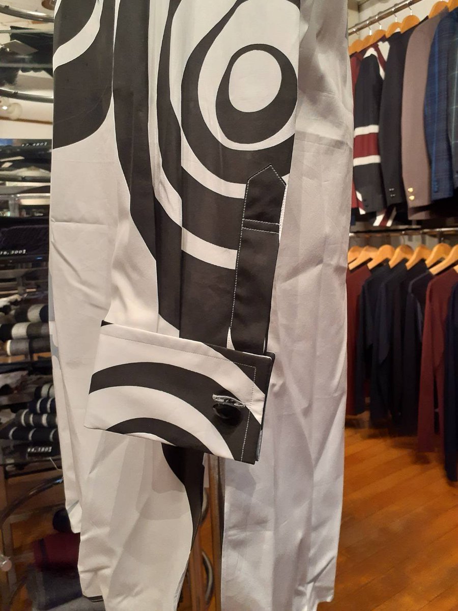 mudrone's tweet image. 袖はダブルカフス仕様、ガラスボタンのカフスでスペースパワアを感じ取って下さい！
#スペースメン3
#spacemen3