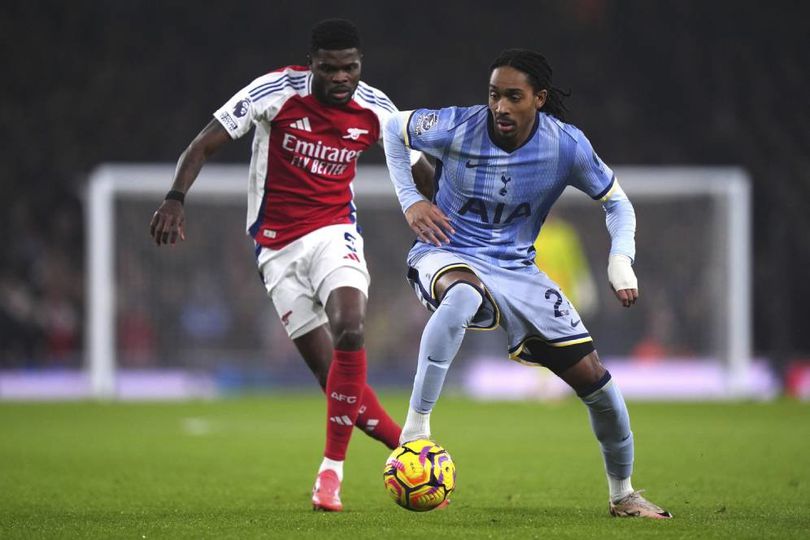 7mIndonesia's tweet photo. #Arsenal 2-1 Tottenham: Kemenangan Penting di Derby London Utara

Penyerang Arsenal Leandro Trossard merasa puas dengan kemenangan timnya atas Tottenham dalam laga Derby London Utara. Menurutnya, kemenangan ini sangat penting buat timnya.

https://t.co/wpT6v7CoaR https://t.co/o8E1MBUR3A