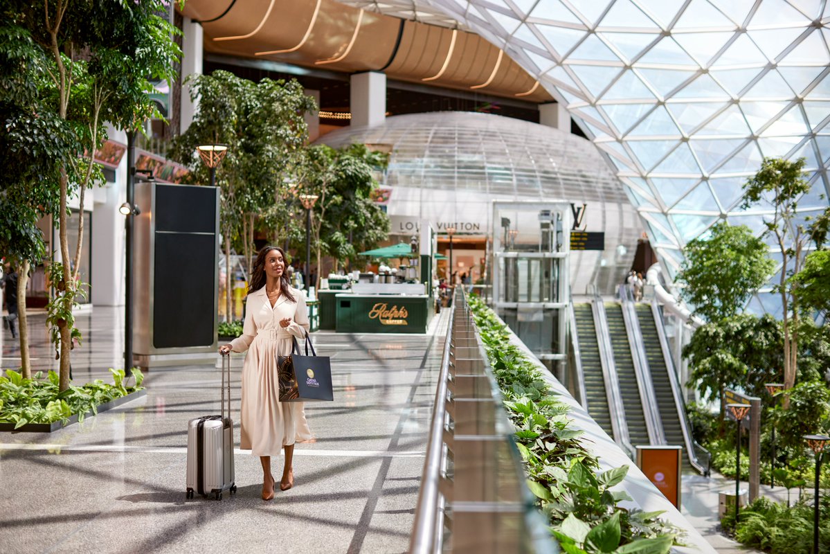 Qatar Airways tweet media