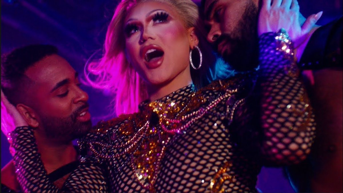 socialitelife's tweet photo. #QuickDrag: Season 17’s @thecrystalenvy wowed during the talent challenge on the season premiere with her original track “Envy.” She revisits this epic track with a new video, showcasing her runway look & featuring a rap break from @jasminekennedie https://t.co/hTdxcr25jd https://t.co/VJWNRfS8Z8