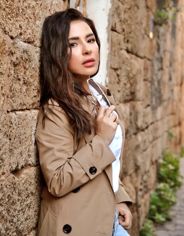 العيلة ميش دايما بتكون بالدم ؛ احنا عيلتك الكبيرة .. الله يعطيكي العافيه و النجاح على قد تعبك  و اكتر .. متحمسين لشخصية غالية و للمسلسل❤️💥 #ماغي_بو_غصن #بالدم 
<a href="/MaguyBouGhosn/">Maguy Bou Ghosn</a>
