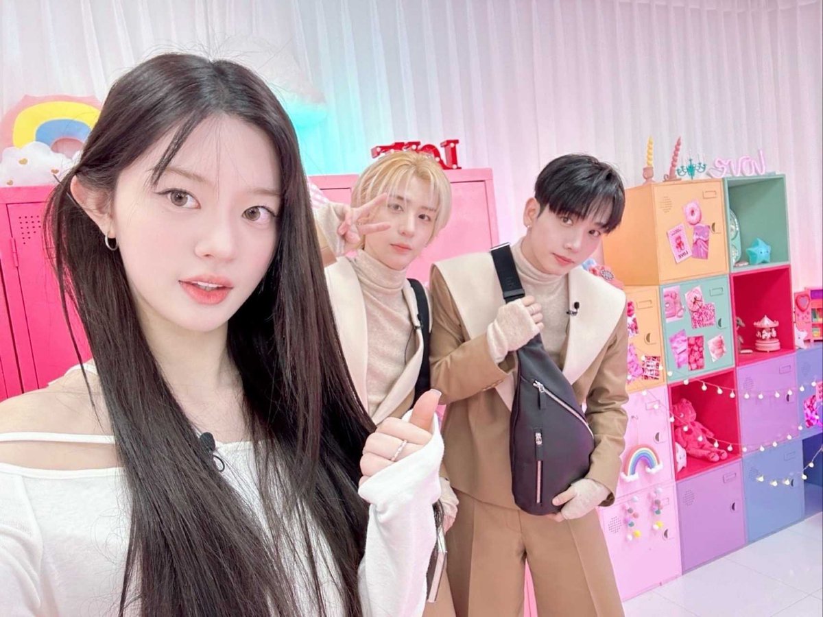 minju_cabinet's tweet photo. 💝민주의 핑크 캐비닛 여섯 번째 손님
 BOYNEXTDOOR 명재현 &amp; 이한💚💙

명재현, 이한의 슈퍼리얼한 가방 속이 궁금하다면?
1월 16일 (목요일) 7:00PM EP. 6 최초 공개🌟

#민주의핑크캐비닛 #Studiok #민주
#보이넥스트도어 #보넥도
#명재현 #이한 #JAEHYUN #LEEHAN https://t.co/BXfQd0nULE