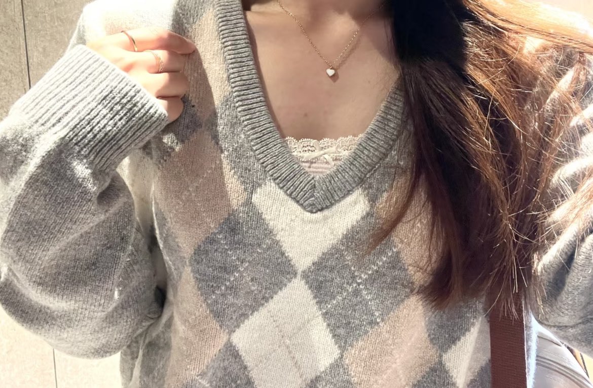 bunekei0915's tweet photo. 可愛いお洋服モチベ上がる！！

スタバ飲んでes書くのが今日の目標 https://t.co/7a1D6sbgcw