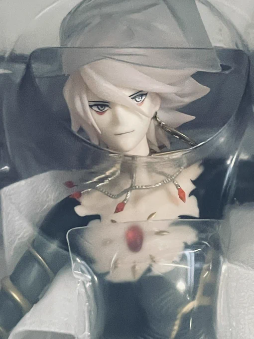 今まで買ったどのフィギュアよりデカすぎぃカルナさん花山薫よりデカい…(箱が) 