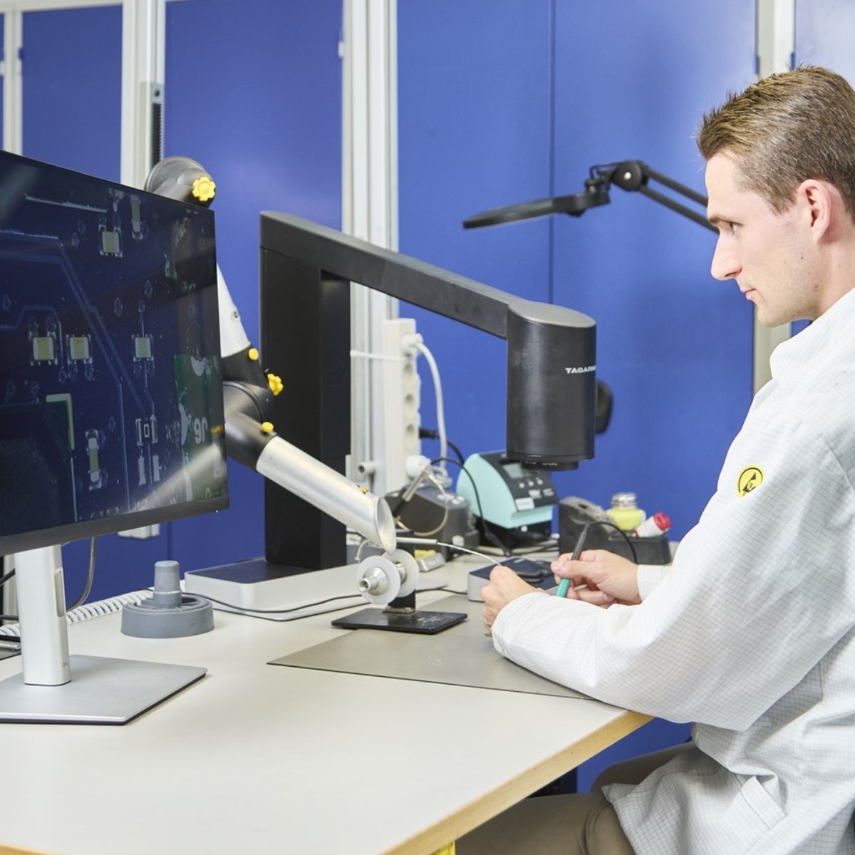 PeplerOptics's tweet photo. Discover Autofocus with the Tagarno's T50 Digital Microscope!

Say goodbye to blurry images! The T50 detects and corrects out-of-focus images automatically. Advanced focus motor and motorized height adjustment  ensure perfect lens-to-object distance
https://t.co/atfd0XURaJ https://t.co/rJlIyT6P2Q