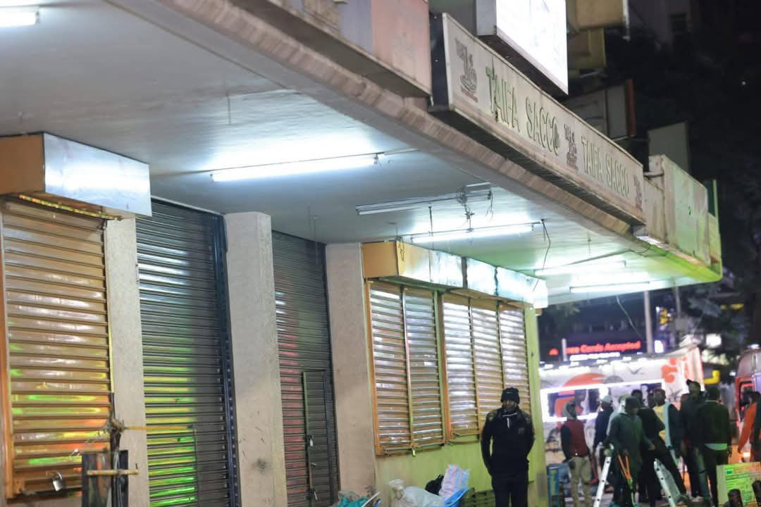 paulinenjoroge's tweet photo. Not only have hawkers been moved out of CBD, but various backstreet alleys have also been cleaned, and all manners of hanging sign boards that were making the place look like a market removed. You can now stand somewhere and see the end of the street.

Nairobi governor @SakajaJohnson and Environment CO Geoffrey Mosiria, commendable work so far but please, do not backtrack! Also do not allow this mess back a few months to elections for fear of losing votes. A leader should think of the next generation, not the next election. We can’t be here admiring Kigali for its cleanliness, or how Abiy has cleaned up and beautified Addis, while opposing every move to maintain order in our own city. We need to do better for our city.

Alafu wale wa Sabina Joy, itabidi mmeitisha pin location msipotee 🫢