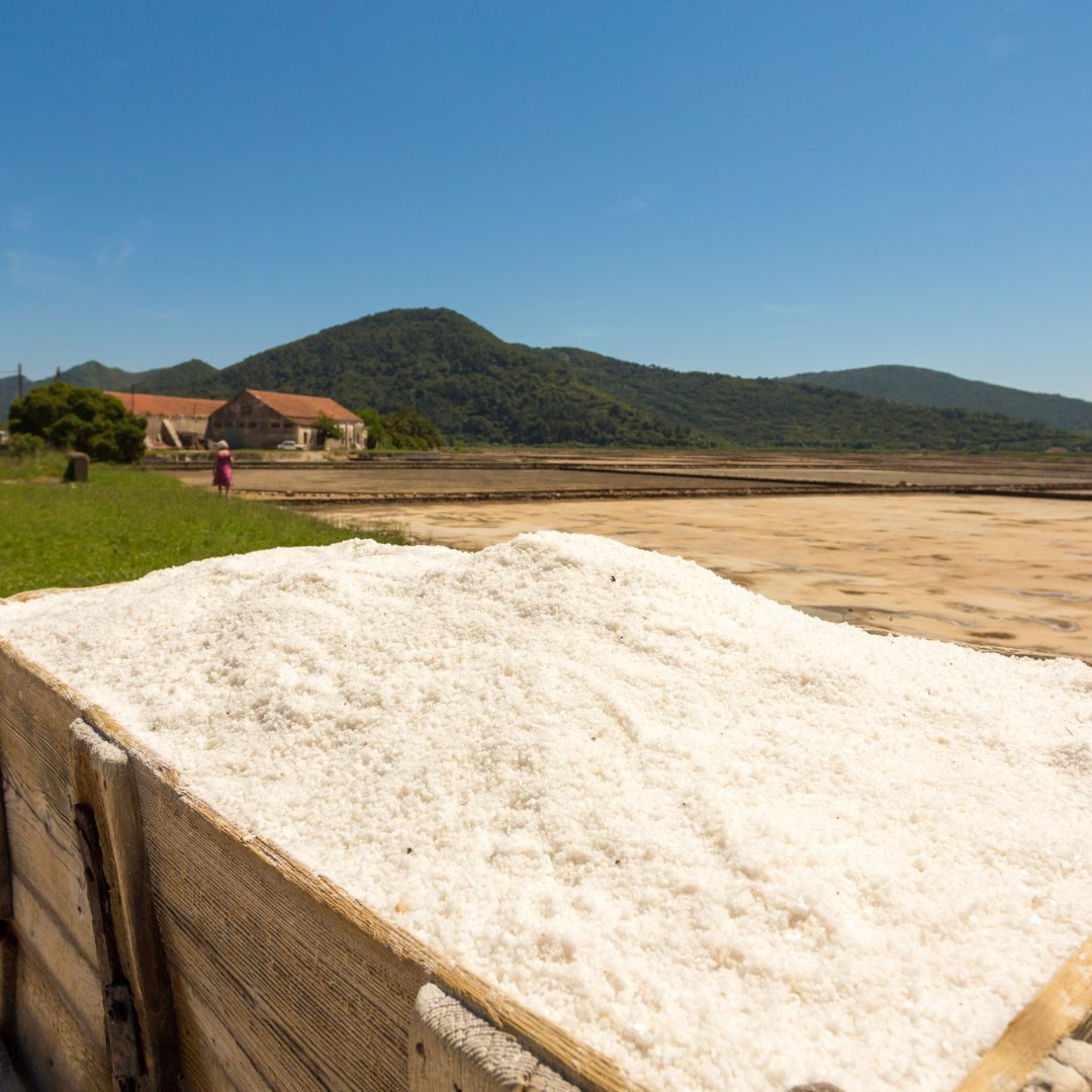 Croatia_hr's tweet photo. After all those sweet Christmas cookies, it’s time to sprinkle a little salt into our lives. 🧂😊

#CroatiaFullOfLife #Croatia
 
📍Ston
📷 Daniel Pavlinović, Ivo Biočina, Julien Duval, Damir Fabijanić https://t.co/NJik6qcHJZ