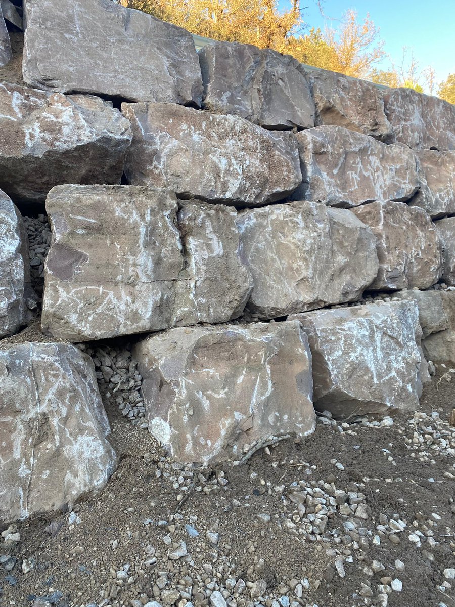 Juntsmunicipis's tweet image. 📹 El diputat @ramonbacardit ha visitat les obres de l’escullera de Santa Maria de Merlès amb l&apos;alcaldessa, Sara Costa (@saracopu). Aquest projecte ha resolt un problema de seguretat viària i protecció del territori, responent a les necessitats del municipi.

🤝 Una actuació feta…