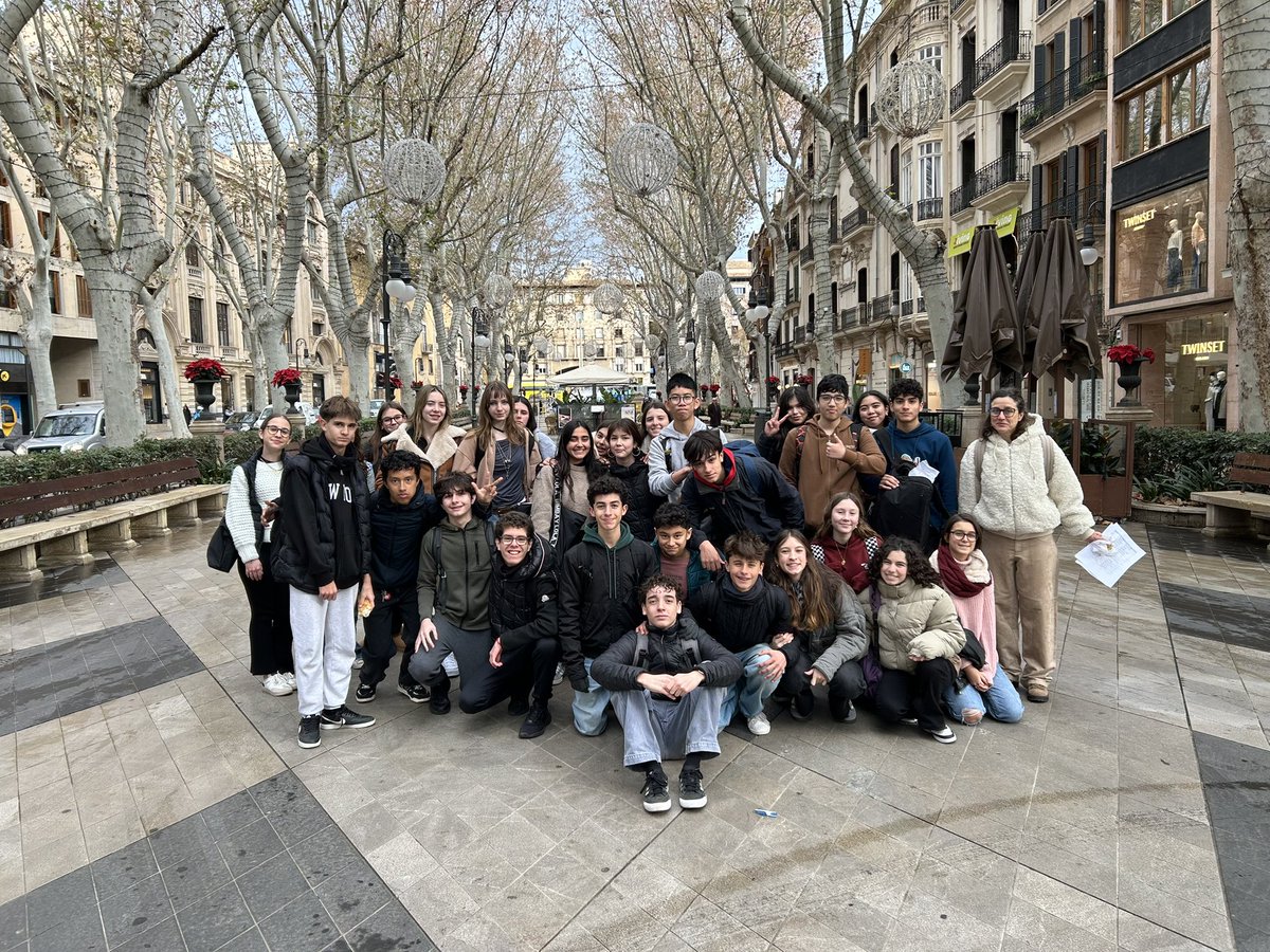 IES Ramon Llull tweet media