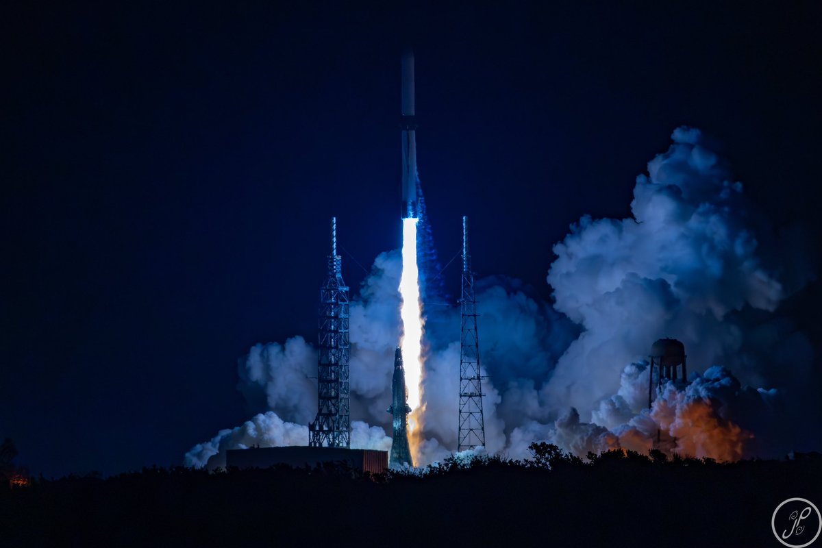 New Glenn takes to the skies above Cape Canaveral for the first time!!!