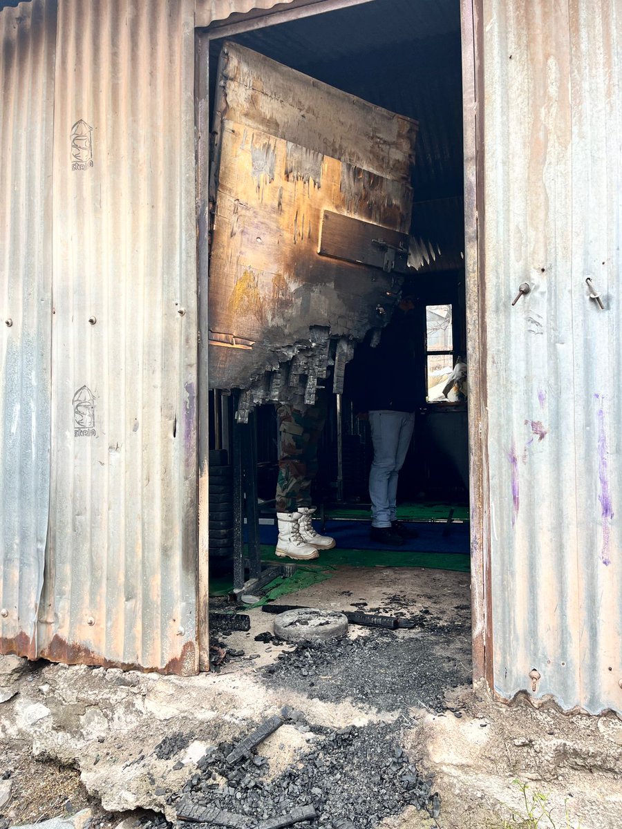 NoNK622's tweet photo. Residents of #Salamabad have expressed their gratitude to the #IndianArmy for their swift response in containing a fire that broke out in the town last night. The timely intervention ensured that the fire was brought under control quickly, preventing any loss of life or injuries. https://t.co/pVASyzRJta