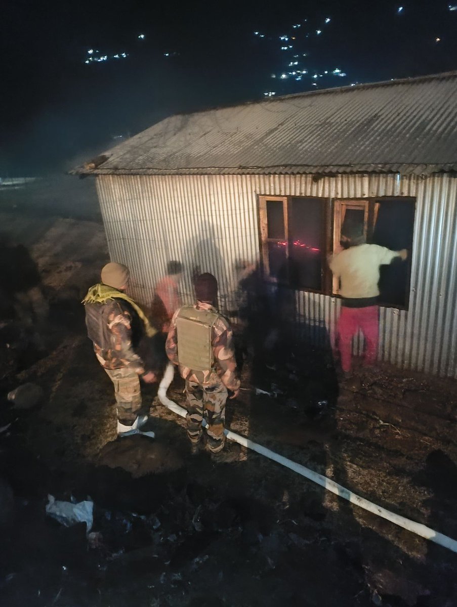 NoNK622's tweet photo. Residents of #Salamabad have expressed their gratitude to the #IndianArmy for their swift response in containing a fire that broke out in the town last night. The timely intervention ensured that the fire was brought under control quickly, preventing any loss of life or injuries. https://t.co/pVASyzRJta
