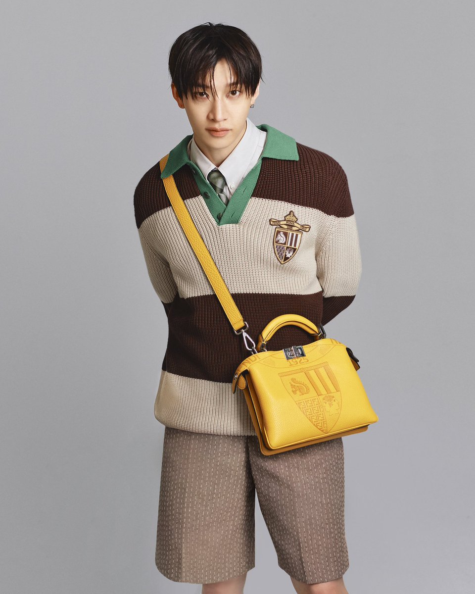 ElleMenThailand's tweet photo. ยินดีกับบทบาทใหม่ของ Bang Chan หัวหน้าและสมาชิกวง Stray Kids บอยแบนด์แห่งวงการเค-ป๊อป ในฐานะแบรนด์แอมบาสเดอร์คนใหม่ของ Fendi

#ELLEMENNews
#ELLEMENthailand 
#FendiAmbassador
#Fendi
#BangChan https://t.co/mdq1YvEdAw