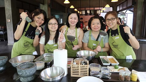 Please allow me to introduce you a business of my client.
baipai.com | Thai Cooking School 
Established in April 2002 and accredited by the Ministry of Education of Thailand. Baipai Thai Cooking School in BKK (2 KM. from BTS Ratchayothin Station) 
#Thai_Cooking_Class