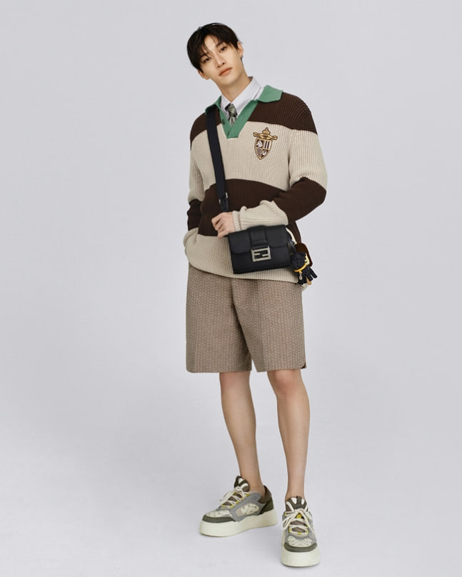 modest_stay's tweet photo. 16 января модный дом #Fendi официально объявил, что Бан Чан был выбран новым лицом бренда

#BangChan — певец, рэпер, композитор и продюсер. С момента дебюта в 2018 году как лидер Stray Kids он пр��должает расширять своё влияние. 

#BangChanxFendi 
#BangChanFendiAmbassador https://t.co/N906AZl3vF