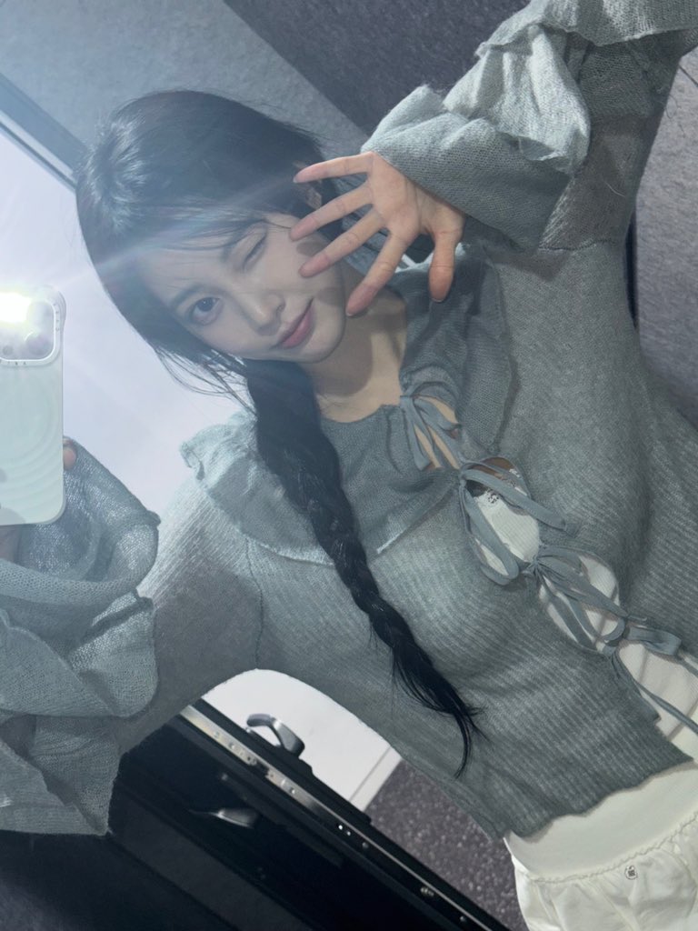 by_Weeekly's tweet photo. [#조아] 
헤헷-(✿◕‿◕)

#Weeekly #위클리
#Zoa https://t.co/0hl68LapDs