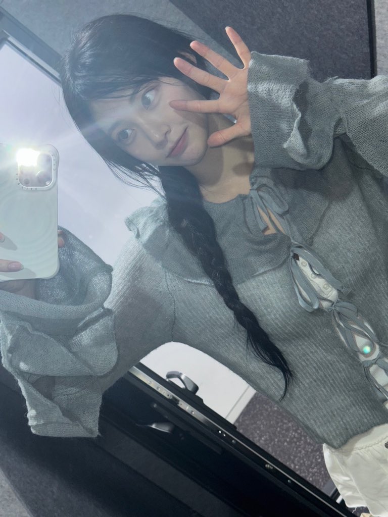 by_Weeekly's tweet photo. [#조아] 
헤헷-(✿◕‿◕)

#Weeekly #위클리
#Zoa https://t.co/0hl68LapDs