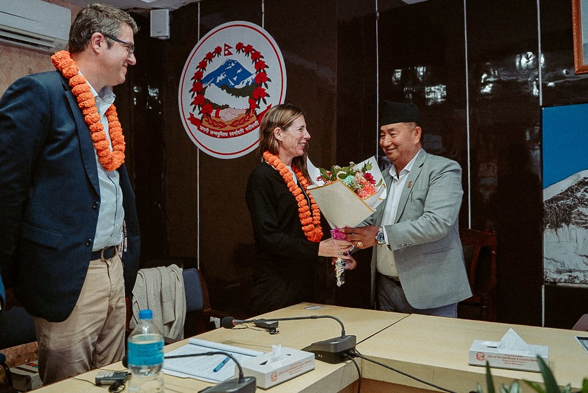 UNDPNepal's tweet image. UNDP, Deputy Director, Bureau Policy &amp;amp; Prog, @f_pickup, met with Bagmati Province's Chief Minister, Hon. Bahadur Singh Lama in #Hetauda today. 

They discussed issues of mutual interest including UNDP’s support to the Govt of🇳🇵in strengthening federalism and governance in #Nepal.