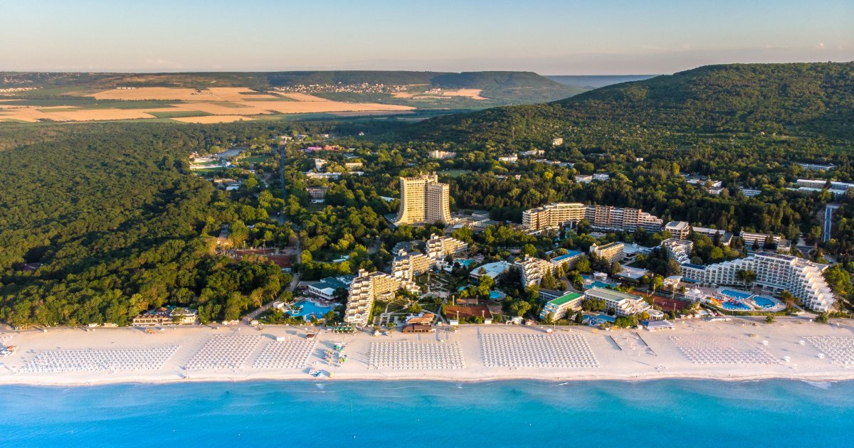 When you search for <a href="/AlbenaResort/">Albena Beach 🇧🇬☀️</a> 🇧🇬, you'll see a stunning vacation spot🏖️, but there's more than meets the eye. This <a href="/EcoloopEU/">Ecoloop Project</a> pilot is a beacon of environmental sustainability. Read the exclusive interview ecoloop-project.eu/albena-pioneer… #HorizonEU #CircularEconomy #EnergyCommunities