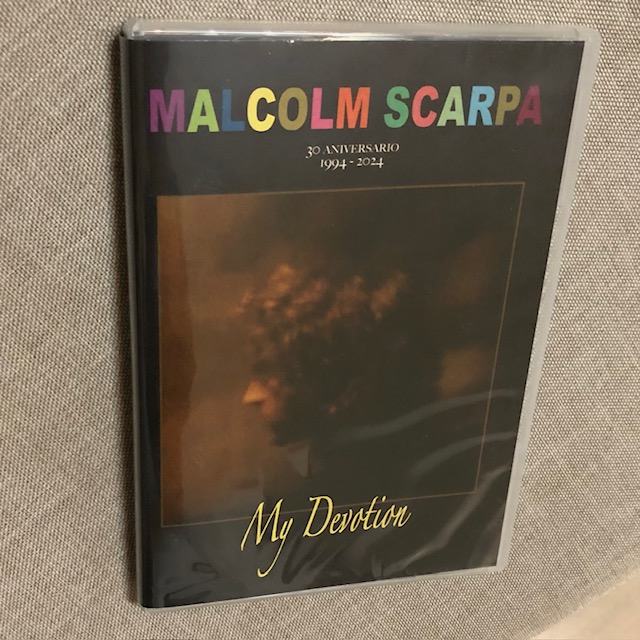 fneirad's tweet photo. Malcolm Scarpa fue el tipo más inclasificable del pop español (en inglés)
Iconoclasta, disperso, escurridizo, con destellos geniales. 30 años después de su obra magna, #MyDevotion reaparece en formato ampliado: cuádruple CD. Un acto de amor
#UnDiscoADía
https://t.co/tjHOamHVEC https://t.co/86AZky6BMa