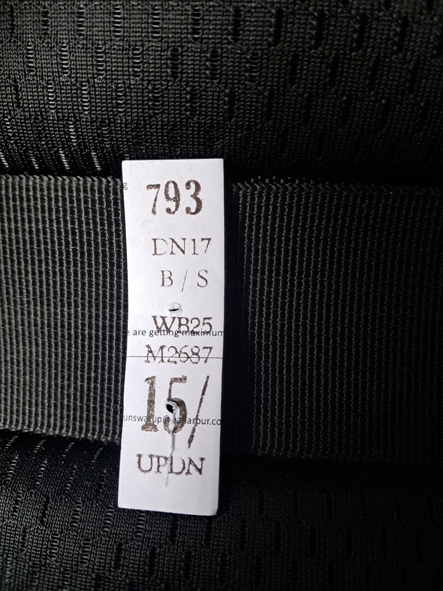KaramjitV's tweet photo. City bus ticket: ₹15 for 14km.
Blurbs on the latest in politics and sports is complimentary. 
#Kolkata is all ❤️ 
#publictransport https://t.co/eJeqKJeCt0