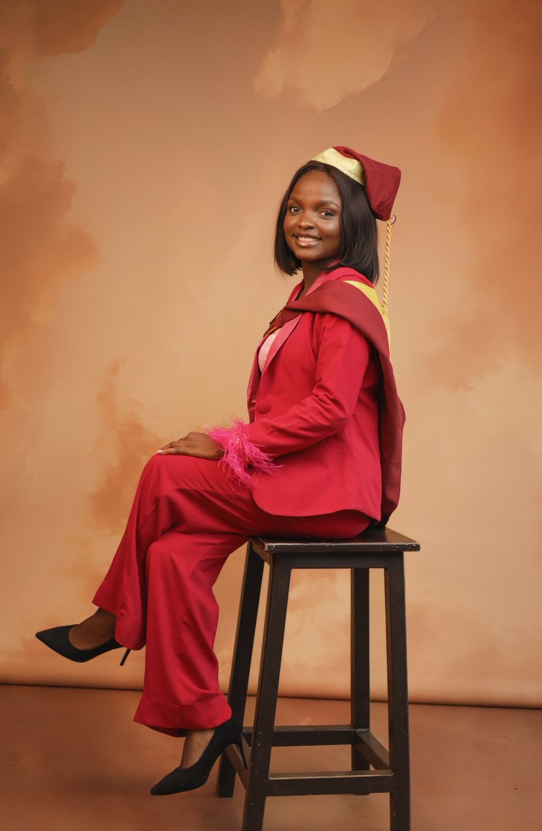 Debbs_O_'s tweet photo. I started this journey with a 3.80 and now finishing with 4.50 on the dot. This is a testament of God's favour and goodness. 💃🏽
BSc. Chemistry (First class Honours) 🎓

#UNILAG2024Convocation 
#UnilagConvocation 
#UnilagNigeria https://t.co/ymWLyaOrh5
