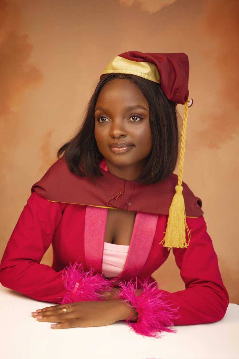 Debbs_O_'s tweet photo. I started this journey with a 3.80 and now finishing with 4.50 on the dot. This is a testament of God's favour and goodness. 💃🏽
BSc. Chemistry (First class Honours) 🎓

#UNILAG2024Convocation 
#UnilagConvocation 
#UnilagNigeria https://t.co/ymWLyaOrh5