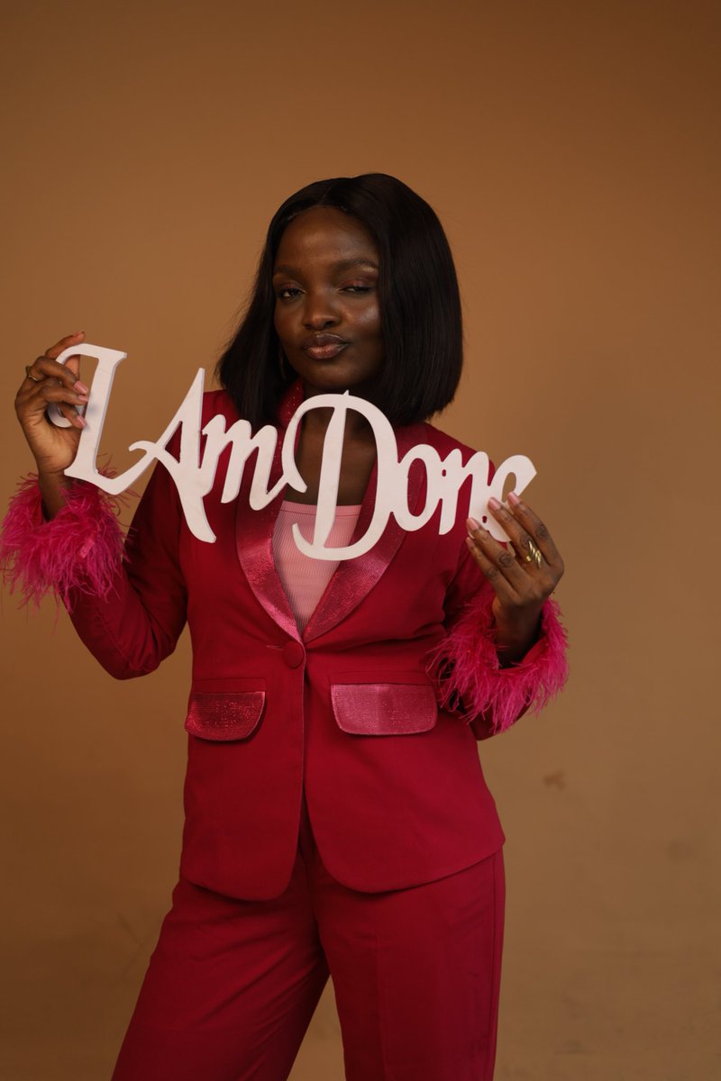 Debbs_O_'s tweet photo. I started this journey with a 3.80 and now finishing with 4.50 on the dot. This is a testament of God's favour and goodness. 💃🏽
BSc. Chemistry (First class Honours) 🎓

#UNILAG2024Convocation 
#UnilagConvocation 
#UnilagNigeria https://t.co/ymWLyaOrh5