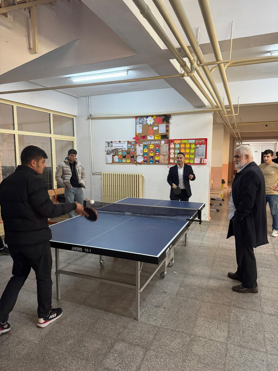 Önder Genel Başkan Yrd. ve Öncü Spor Başkanı Hüseyin Kara, Öncü Spor YK üyeleri Ahmet Sarı, Sezer İnce ve Dernek Başkanımız <a href="/asametyilmaz47/">Abdulsamet Yılmaz</a> Midyat Hayrettin Karaman AİHL'ni ziyaret ederek, açılan Spor lisesi hakkında okul Müdür Yusuf Yıldırım'dan bilgi alışverişinde bulundular.