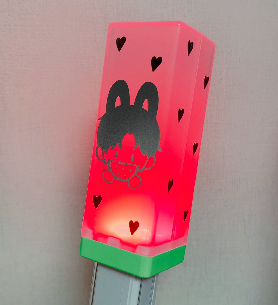 ha6u_tws's tweet photo. 수박봉…🙂‍↕️🍉
불 끄니까 완벽히 무드등의 기능을 함 https://t.co/rgh0vL8GYh