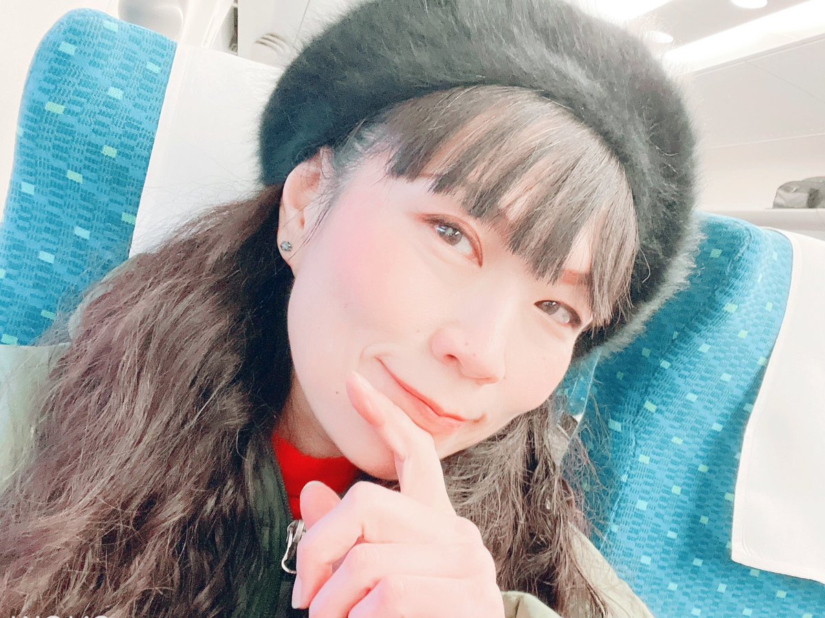 Yuuchi_U's tweet photo. さむーーーーーーぅい❄️

わかっちゃいるけど、、
さむーーーーーぅいーーーーー！

というわけで、本日2025初sakae Baseレギュラー♡
今年はゆっくりめのスタートで😁
今年も気の向くまま歌ってまいります🎶
今日の相方はあいみーさん❤️

リアル＆YouTube配信で会いに来てねん〜✨ https://t.co/CkZAlvdyrv