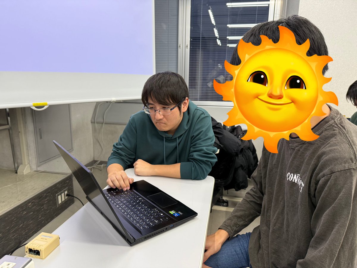 K_game_cat's tweet image. 先日、大阪国際工科専門職大学さんにて会社説明会を行いました!学生の皆さんが熱心に質問されているのが印象的です✨
#ケーツー #ゲーム会社
#大阪国際工科専門職大学 さん
#ありがとうございました🌞
#校舎にあったマネキンとの一枚📸
#2025年はこのマネキンのようにスマートな投稿をしていきます🫡